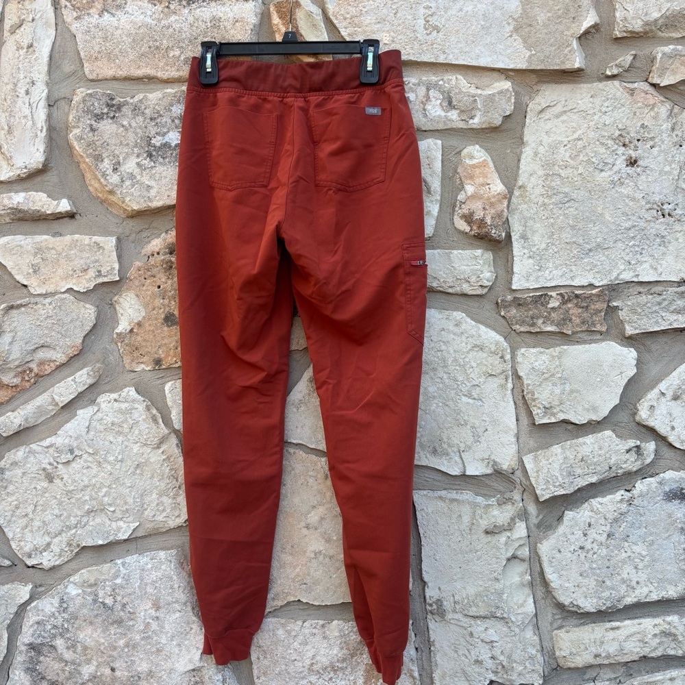 Figs copper woman’s scrub pants size small tall - Picture 3 of 6